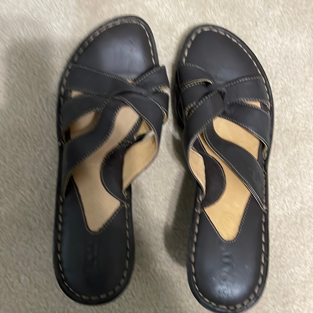 Born sandals